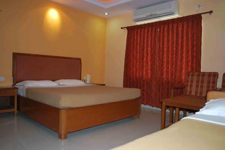 The Chakrie Residency Hotel Tirupati Buitenkant foto