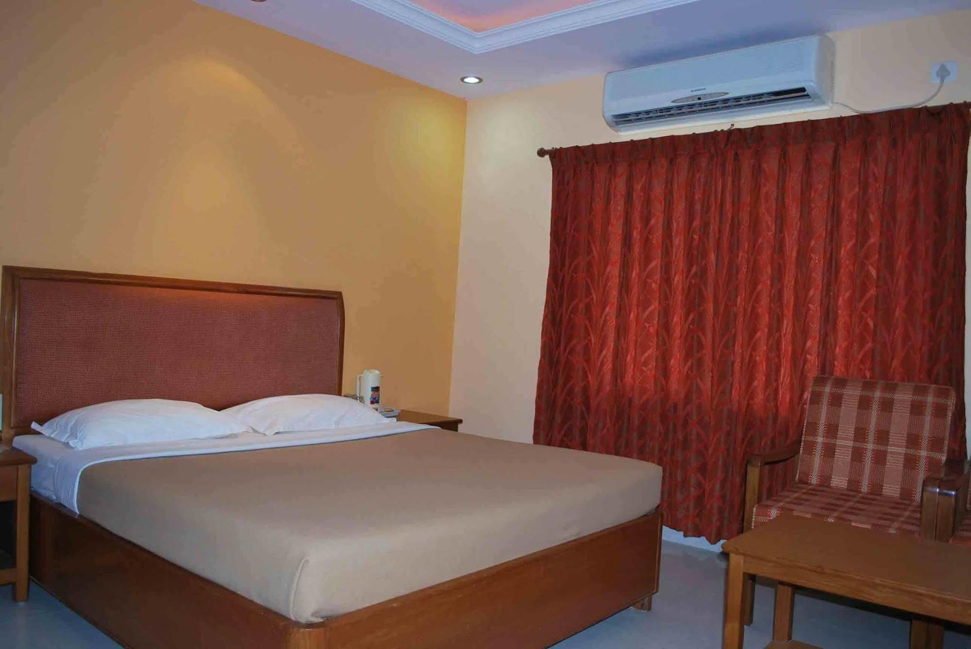 The Chakrie Residency Hotel Tirupati Buitenkant foto