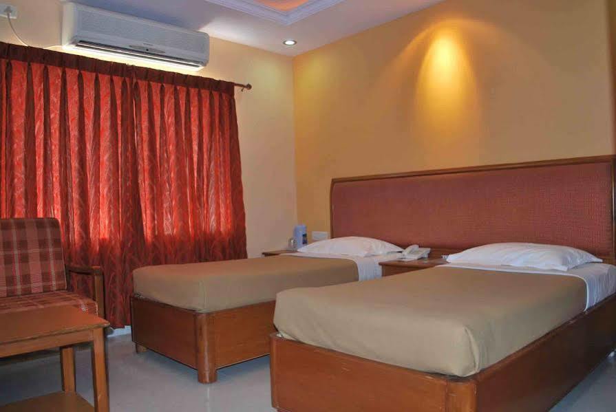 The Chakrie Residency Hotel Tirupati Buitenkant foto