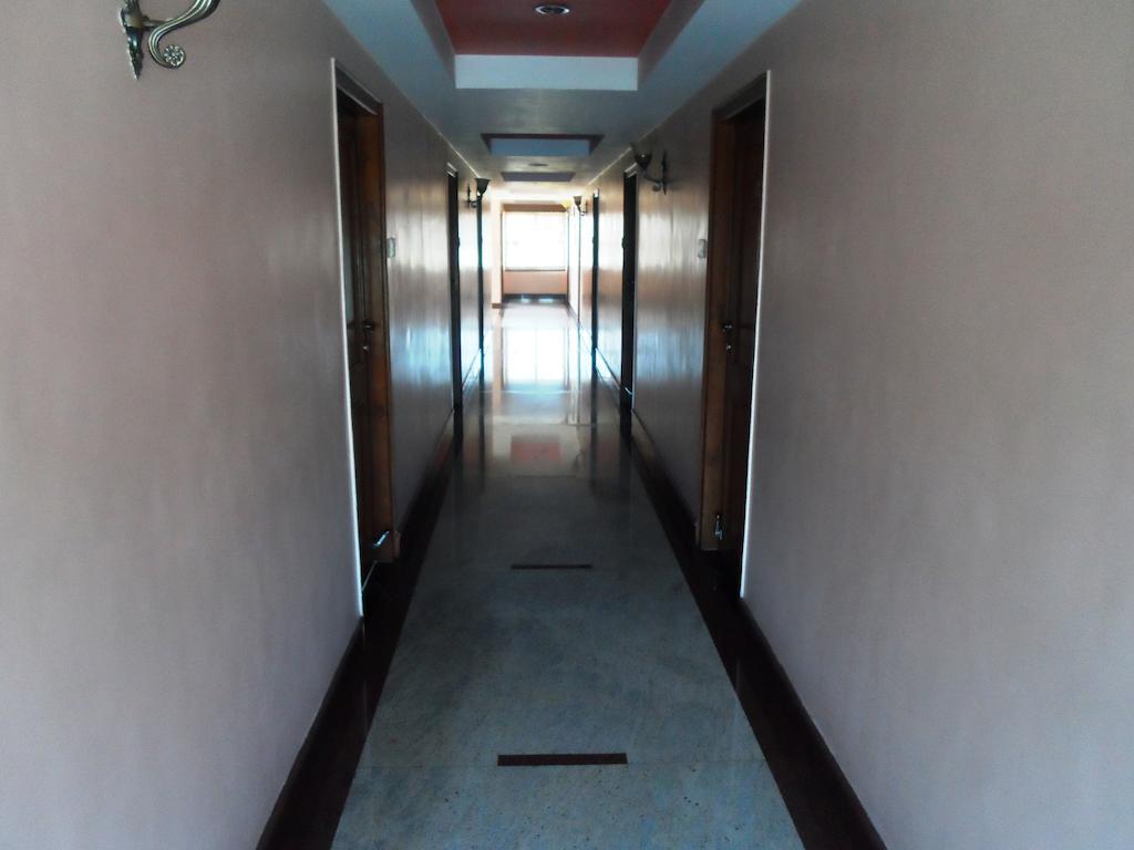 The Chakrie Residency Hotel Tirupati Buitenkant foto