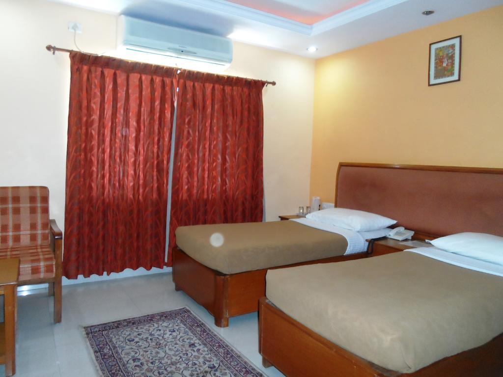 The Chakrie Residency Hotel Tirupati Buitenkant foto