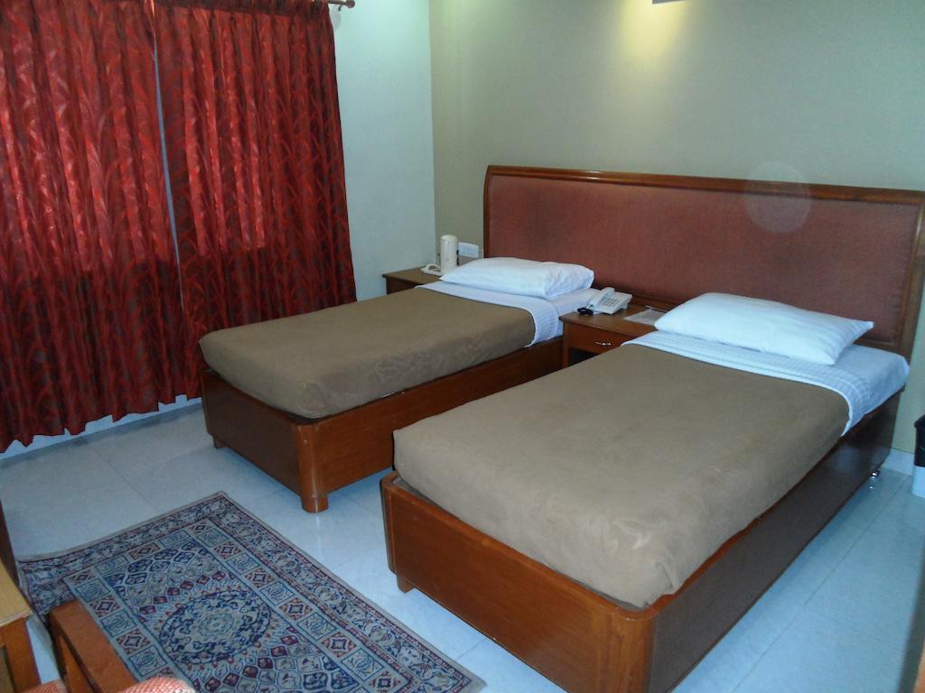 The Chakrie Residency Hotel Tirupati Buitenkant foto