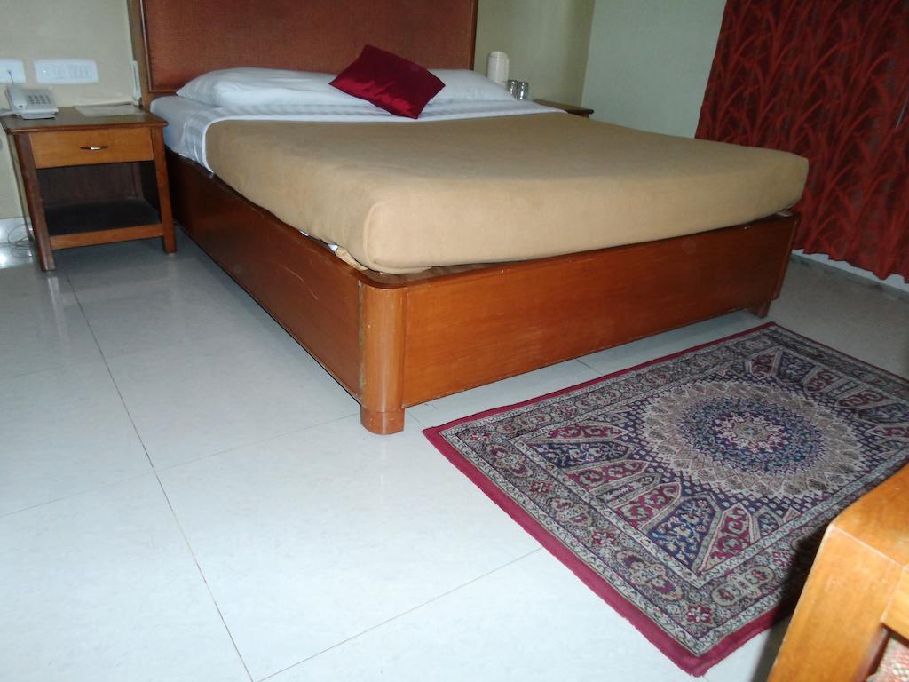 The Chakrie Residency Hotel Tirupati Kamer foto