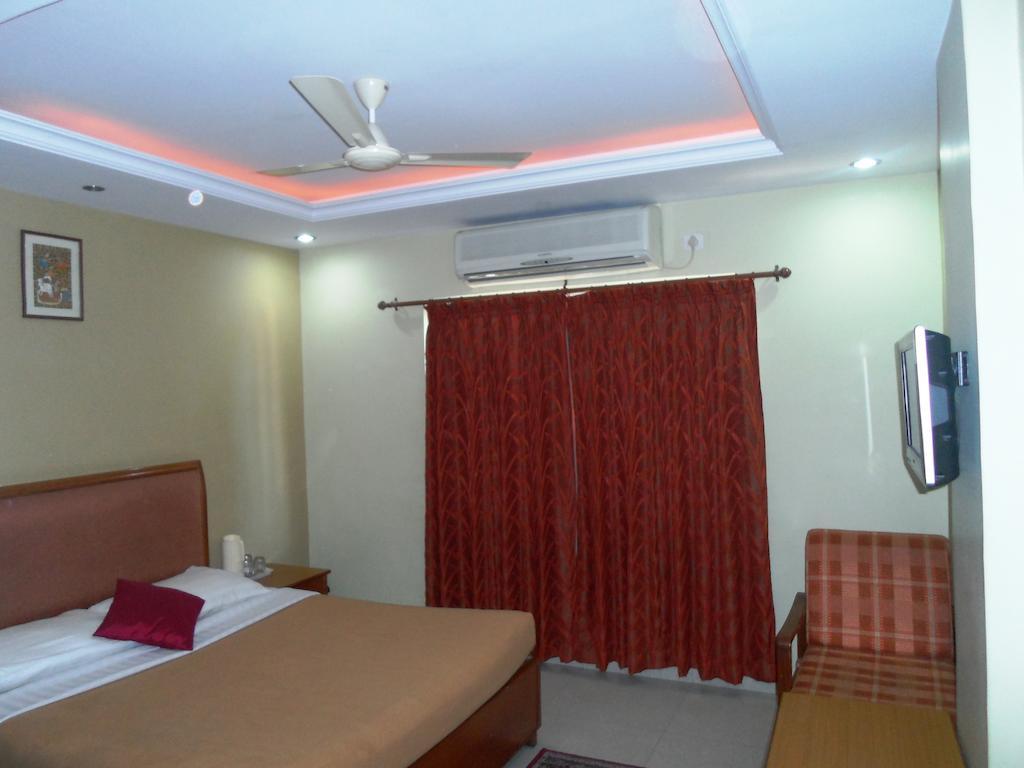 The Chakrie Residency Hotel Tirupati Buitenkant foto