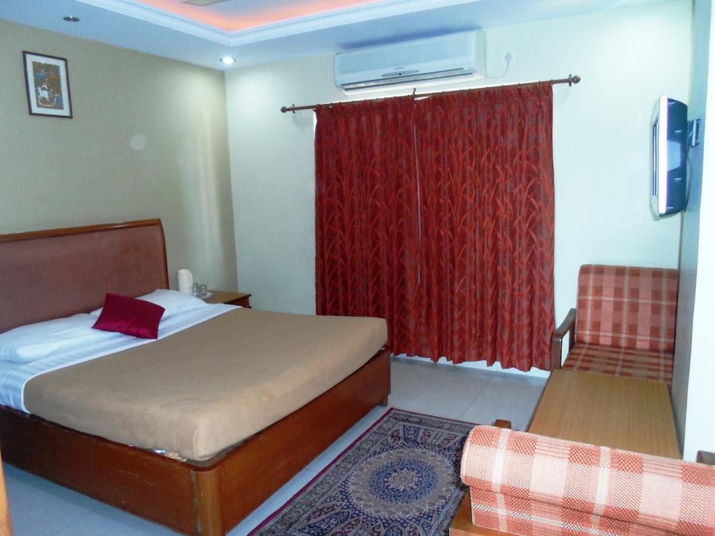 The Chakrie Residency Hotel Tirupati Buitenkant foto